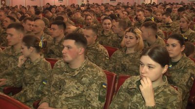 Після перемоги для випускників планують організувати традиційний урочистий випуск. Після перемоги для випускників планують організувати традиційний урочистий випуск.
