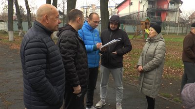 У Франківську люди вийшли на акцію протесту: вимагають перенести мобільну вежу У Франківську люди вийшли на акцію протесту: вимагають перенести мобільну вежу