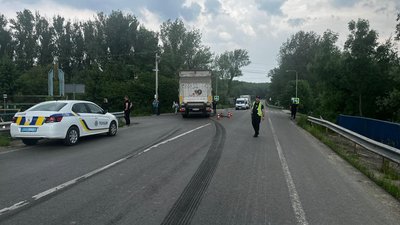 На Львівщині водій вантажівки наїхав на 62-річного велосипедиста На Львівщині водій вантажівки наїхав на 62-річного велосипедиста