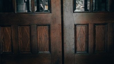 У Львові відреставрували історичні двері-віяло біля Стрийського парку У Львові відреставрували історичні двері-віяло біля Стрийського парку