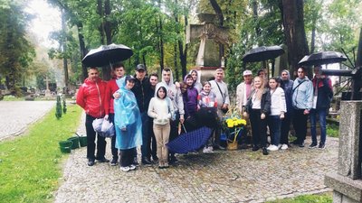 Прикарпатські волонтери тиждень впорядковували українські цвинтарі в Польщі Прикарпатські волонтери тиждень впорядковували українські цвинтарі в Польщі