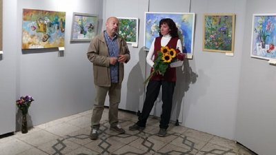 "Квіти і речі". У Музеї мистецтв Прикарпаття триває виставка картин художниці Світлани Хміль
