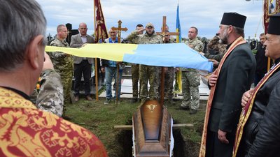 У громаді на Тернопільщині попрощалися з двома загиблими військовослужбовцями У громаді на Тернопільщині попрощалися з двома загиблими військовослужбовцями