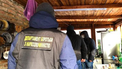 На Київщині поліція затримала чоловіків, які організували нарколабораторію