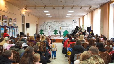 В Ужгородській школі мистецтв організували благодійний концерт для дітей військових В Ужгородській школі мистецтв організували благодійний концерт для дітей військових