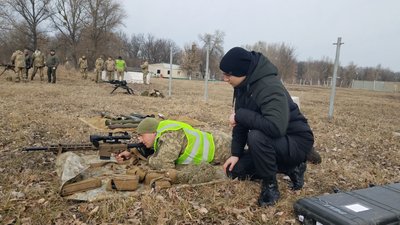Тактична медицина та вогнева підготовка. На Дніпропетровщині проводять навчання тероборони Тактична медицина та вогнева підготовка. На Дніпропетровщині проводять навчання тероборони