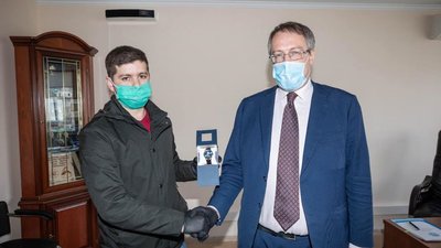 Уродженець Прикарпаття отримав нагороду від Арсена Авакова Уродженець Прикарпаття отримав нагороду від Арсена Авакова