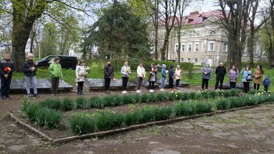 На Тернопільщині поклали квіти до братської могили загиблих у Другій світовій війні