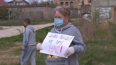 Миколаївці вийшли на протест проти зливу нечистот Миколаївці вийшли на протест проти зливу нечистот
