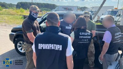 Продавав авто, які мали йти для ЗСУ. На Рівненщині СБУ затримала підприємця Продавав авто, які мали йти для ЗСУ. На Рівненщині СБУ затримала підприємця