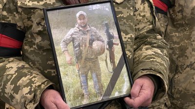 У Полтаві прощаються зі снайпером Володимиром Ропотилом У Полтаві прощаються зі снайпером Володимиром Ропотилом