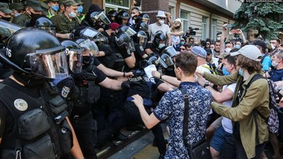 Справа Стерненка: біля суду сталися сутички, є затримані
