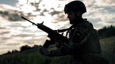 Військовий з 82 окремої десантно-штурмової Буковинська бригада ЗСУ