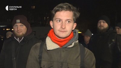 Вимагають дозвіл на виїзд на роботу та протестують проти затримання Крістіни Король: в Одесі біля СБУ зібрались моряки Вимагають дозвіл на виїзд на роботу та протестують проти затримання Крістіни Король: в Одесі біля СБУ зібрались моряки