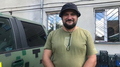 Тернопільські волонтери передали на передову чотири автомобілі Тернопільські волонтери передали на передову чотири автомобілі