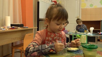 У Черкасах дошкільнята розмалювали каміння, щоб подарувати святому Миколаю У Черкасах дошкільнята розмалювали каміння, щоб подарувати святому Миколаю