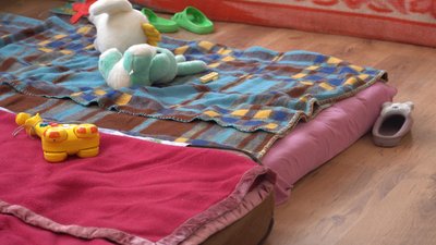 Історії вимушених переселенців, які понад місяць живуть у дитсадочку в Ужгородському районі Історії вимушених переселенців, які понад місяць живуть у дитсадочку в Ужгородському районі