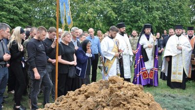 На Тернопільщині попрощалися з трьома військовослужбовцями