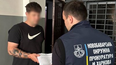 Колишнього поліцейського з Лозової підозрюють у хабарництві