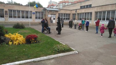 У Тернополі 70 із 93 виборчих дільниць доступні для людей з інвалідністю У Тернополі 70 із 93 виборчих дільниць доступні для людей з інвалідністю