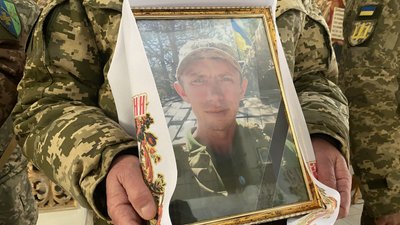 У Полтаві прощаються з матросом Денисом Сидоренком У Полтаві прощаються з матросом Денисом Сидоренком