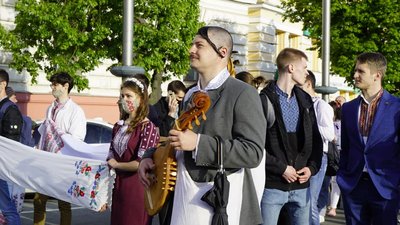 У Вишиванковій ході у Харкові взяли участь близько 650 людей У Вишиванковій ході у Харкові взяли участь близько 650 людей