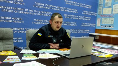 У Житомирі рятувальники проводять уроки з мінної безпеки