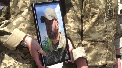 В Житомирі рідним та близьким полеглих за Україну воїнів передали державні нагороди В Житомирі рідним та близьким полеглих за Україну воїнів передали державні нагороди