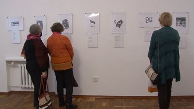 "Бризки з намистин": у черкаському музеї презентували книгу та виставку ілюстрацій до неї