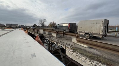 Новий міст через Західний Буг поруч зі старим