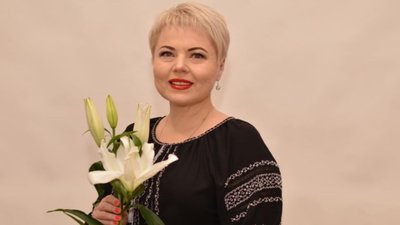 Житомирська художниця Олена Славова відкрила персональну виставку робіт під назвою "Рушник" Житомирська художниця Олена Славова відкрила персональну виставку робіт під назвою "Рушник"