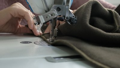 Утеплюють на зиму. Вінницьке підприємство незрячих шиє теплий одяг для бійців Утеплюють на зиму. Вінницьке підприємство незрячих шиє теплий одяг для бійців