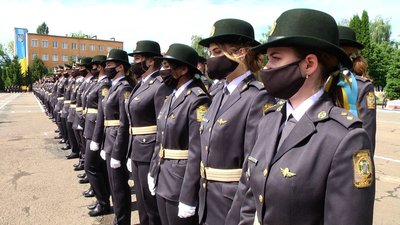 У Хмельницькому понад три сотні офіцерів-прикордонників отримали дипломи