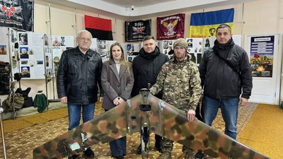 Костопільчанин Михайло Снітчук передав збитий безпілотник до музею