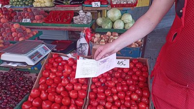 Кавуни і дині на ринках Житомира: звідки їх везуть та яка вартість Кавуни і дині на ринках Житомира: звідки їх везуть та яка вартість