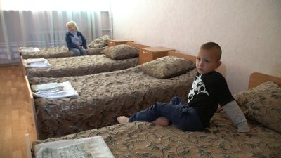 З села Приморське на Запоріжжі поліцейські евакуюють родини з дітьми З села Приморське на Запоріжжі поліцейські евакуюють родини з дітьми