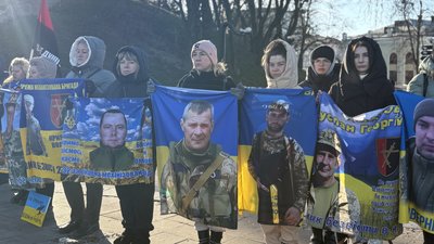 Холодна зима — тепла надія в серцях