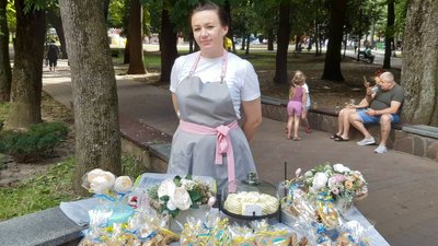 Кондитери принесли власноруч виготовлені солодощі.