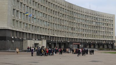 Підприємці в Сумах мітингували проти карантину вихідного дня Підприємці в Сумах мітингували проти карантину вихідного дня