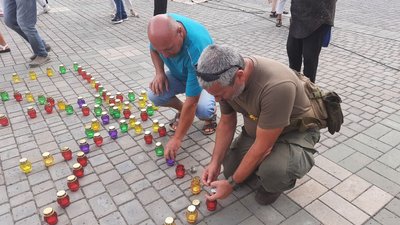 У Херсоні на площі Свободи вшанували пам'ять херсонців, які загинули під Іловайськом