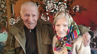 100-річне бабусятко 100-річне бабусятко