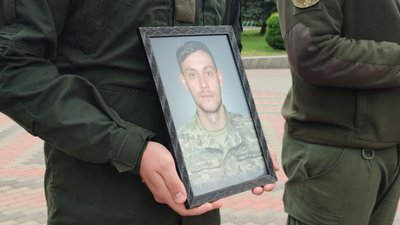 Загинули внаслідок російського обстрілу: у Черкасах попрощались із захисниками Загинули внаслідок російського обстрілу: у Черкасах попрощались із захисниками