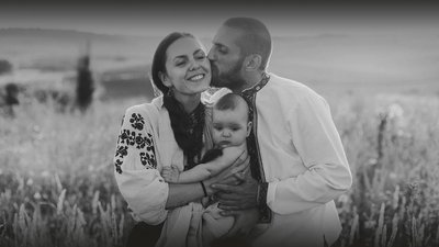 "Таткова любов": український гурт зняв кліп на пісню про родину загиблого "азовця", що живе у Хмельницькому "Таткова любов": український гурт зняв кліп на пісню про родину загиблого "азовця", що живе у Хмельницькому