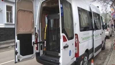 Перше "соціальне таксі" для дітей з інвалідністю репрезентували в Тернополі