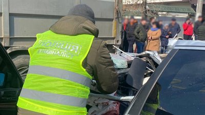 На Одещині легковик зіткнувся з вантажівкою: є загиблі та травмовані На Одещині легковик зіткнувся з вантажівкою: є загиблі та травмовані