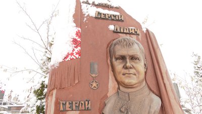 "Лиш той є гідним, хто робить світ кращим". Історія боротьби та смерті сотника Майдану з Прикарпаття Сергія Дідича "Лиш той є гідним, хто робить світ кращим". Історія боротьби та смерті сотника Майдану з Прикарпаття Сергія Дідича