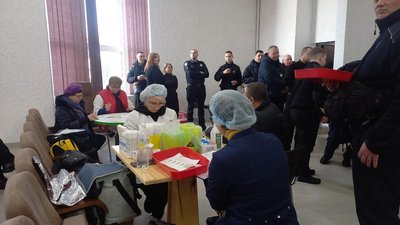 Поліцейські Київщини здали кров для потреб ЗСУ Поліцейські Київщини здали кров для потреб ЗСУ