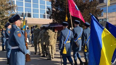 На Вінниччині прощалися з військовослужбовцем Денисом Кононенком
