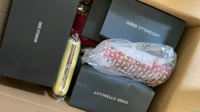 Незаявлені 15 коробок з товарами марки "ANTONELLO SERIO" виявили закарпатські митники Незаявлені 15 коробок з товарами марки "ANTONELLO SERIO" виявили закарпатські митники