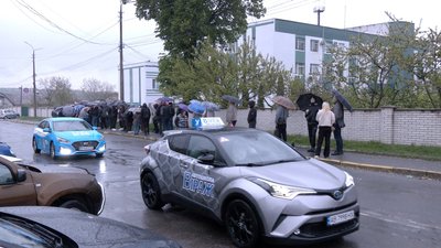 Ажіотаж навколо перереєстрації авто: чому виникли черги у Вінницькому сервісному центрі МВС Ажіотаж навколо перереєстрації авто: чому виникли черги у Вінницькому сервісному центрі МВС